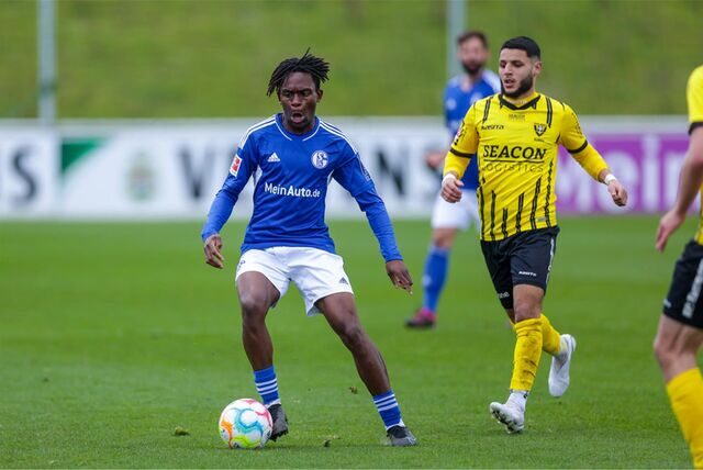 Ngufor Anubodem aus der U19 konnte sich heute gegen den VVV Venlo in der ersten Mannschaft zeigen.