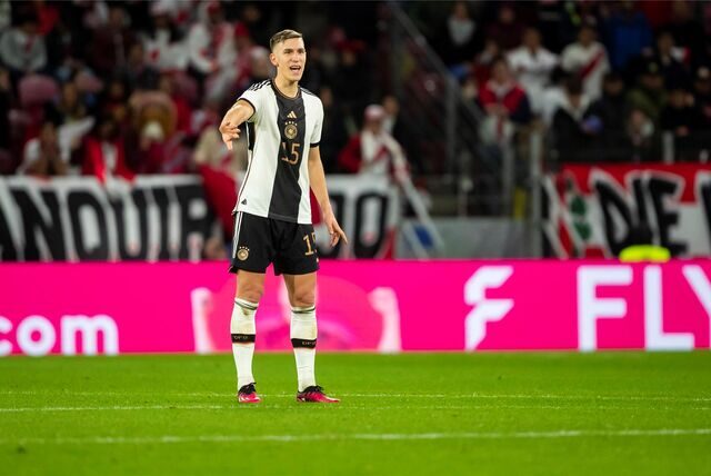 Nico Schlotterbeck dirigiert seine Mitspieler.