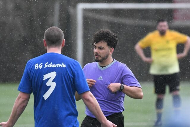In der Kreisliga B siegte die SG Victoria/SF II mit 4:1 bei der Spvg Schwerin.