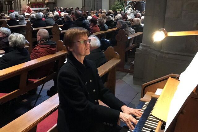 Kirchenmusikerin Martina Schlak ist kaum wegzudenken von ihrem Platz an der Orgel, hier an der kleinen der zwei Orgeln in St. Lambertus Castrop.
