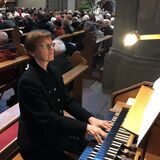 Kirchenmusikerin Martina Schlak ist kaum wegzudenken von ihrem Platz an der Orgel, hier an der kleinen der zwei Orgeln in St. Lambertus Castrop.