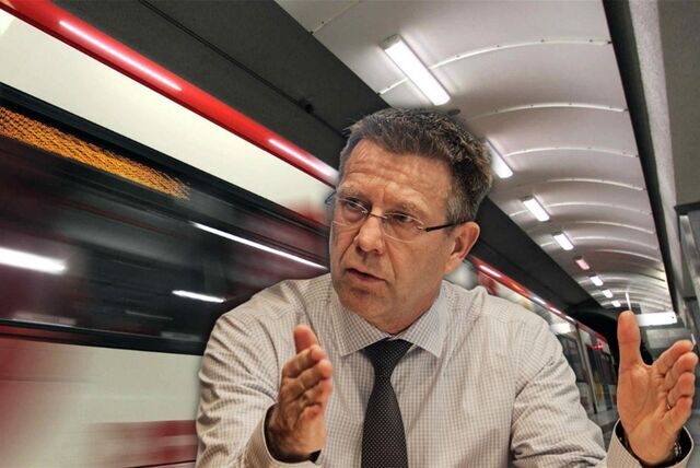 Busse und Stadtbahnen in Dortmund sind wieder tiefer ins Minus gerauscht. Gleichzeitig sieht DSW21-Chef Guntram Pehlke erheblichen Investitionsbedarf.
