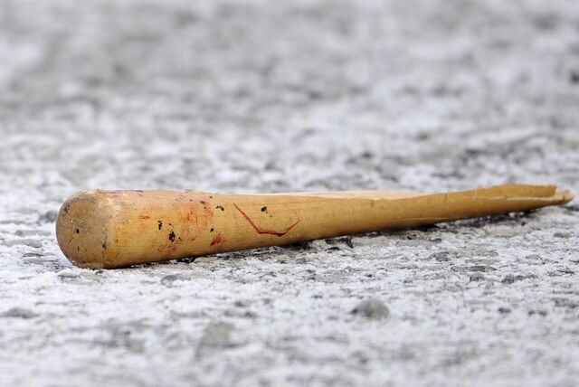 Nach einem Baseballschläger-Angriff auf einen 23-Jährigen in Hochlarmark zerbrach im Dezember 2021 die Tatwaffe. (Symbolbild)