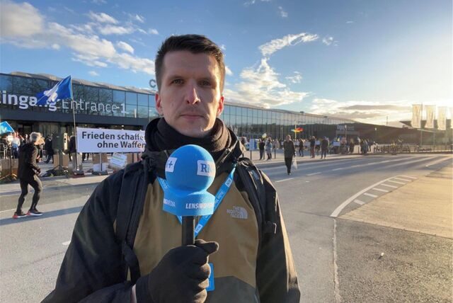 Reporter Kindel ist an den Westfalenhallen vor Ort und berichtet von den Demonstrationen rund um den Auftritt von dem umstrittenenen Publizisten Daniele Ganser.