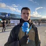 Reporter Kindel ist an den Westfalenhallen vor Ort und berichtet von den Demonstrationen rund um den Auftritt von dem umstrittenenen Publizisten Daniele Ganser.