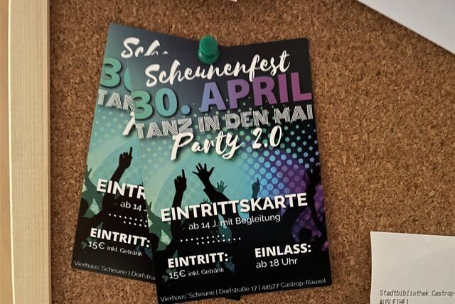 Viel los war beim Tanz in den Mai 2022 in der Vierhaus-Scheune.