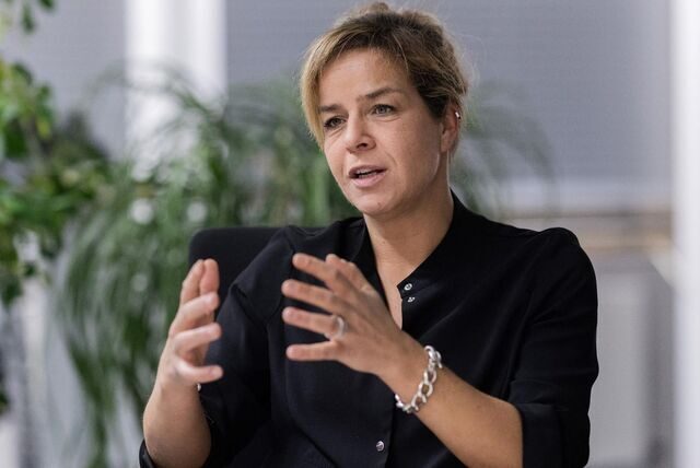 Ministerin Mona Neubaur spricht beim Marler Wirtschaftsempfang.