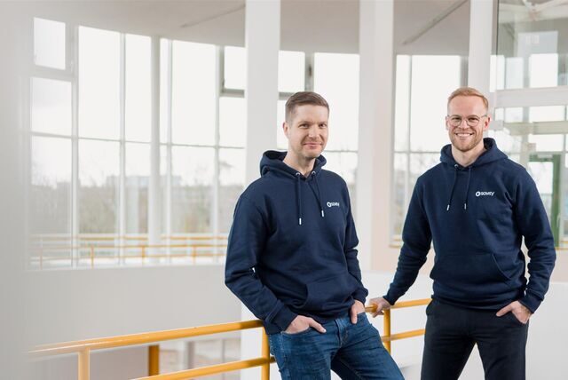 Sebastian Kleff (r.) und Sebastian Opriel sind IT-Experten und haben in Dortmund das Startup Sovity gegründet. Es will Firmen in die Lage versetzen, Daten sicher miteinander austauschen zu können.
