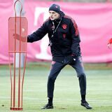 Thomas Tuchel gibt Anweisungen.