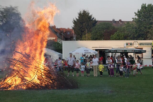 Osterfeuer beim SuS Merklinde.