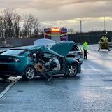 Drei Verletzte und sechs involvierte Autos: Ein Unfall auf der A42 zog am Donnerstagabend weite Kreise.
