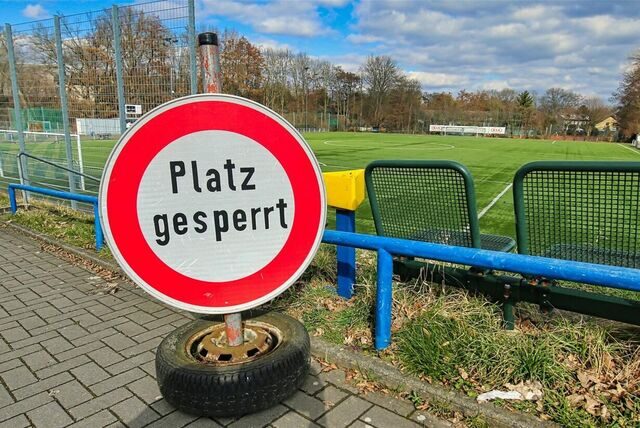 Die „Platz gesperrt“-Schilder werden bei den Castrop-Rauxeler Vereinen wieder herausgeholt.