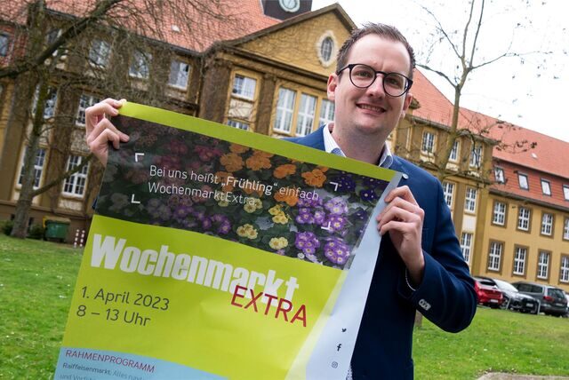 Lukas Floßdorf vom Stadtmarketing lädt zum „Wochenmarkt Extra“ ein.