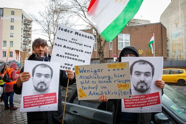 Protest in Berlin gegen die Abschiebung eines Tadschiken, der lange in Dortmund gelebt hat,