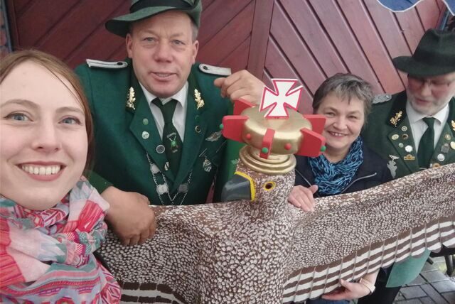 Kronprinzessin Elena Schulze Langenhorst, Kronprinz Dieter Wember, Rita Sißmann und Vogelbauer Bernhard Sißmann (v.l.).