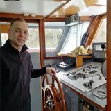 Andreas Kracke am Steuerrad der „Henrichenburg“