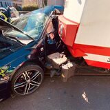 Unfall: Ein Auto ist von einer Stadtbahn der DSW21 getroffen worden