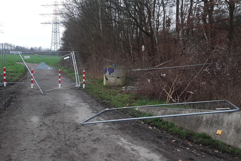 Die Kosten für die Reparatur müssen am Ende alle Menschen tragen, die Abwassergebühr bezahlen. Die Kosten für die Reparatur müssen am Ende alle Menschen tragen, die Abwassergebühr bezahlen.