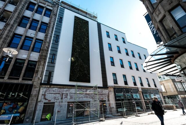 Grüne Zierde der neuen Markt-Quartier-Fassade