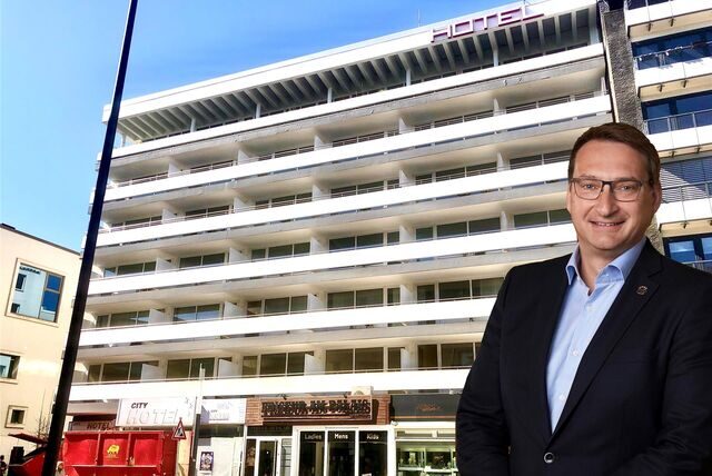 Andreas Erben vor dem City-Hotel in Recklinghausen