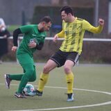 Spieler von GW Erkenschwick und Westfalia Vinnum im Zweikampf.