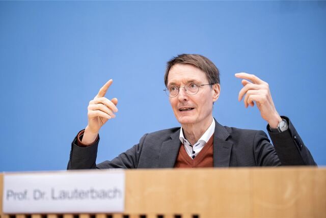 Karl Lauterbach (SPD), Bundesgesundheitsminister, spricht auf der Pressekonferenz.