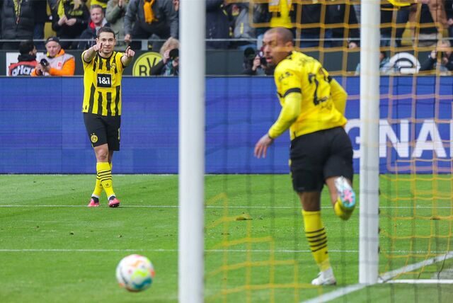 Raphael Guerreiro bejubelt den ersten BVB-Treffer gegen Union Berlin.