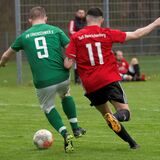 Der TuS Henrichenburg (rote Hemden), hier im Spiel gegen die SF Datteln, kam gegen den Abstiegskandidaten GW Erkenschwick nicht über ein 2:2 hinaus.