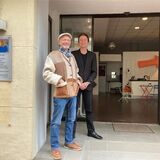 Ulle Bowski und Christian Kordas stehen im Eingang des Szenetreffs „Markenbude“ in Recklinghausen.