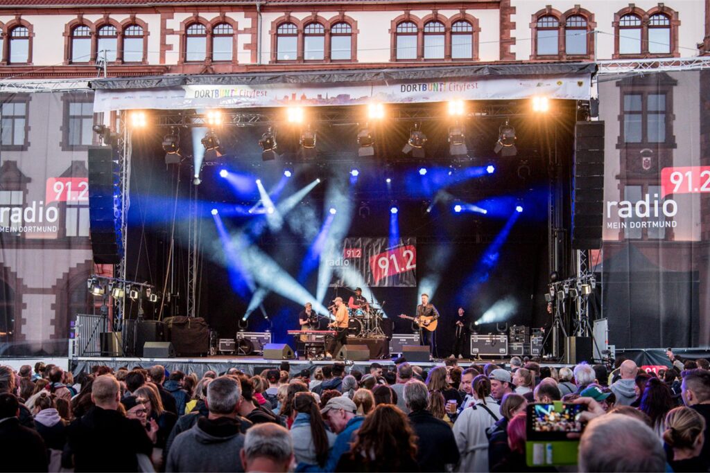 Auch in diesem Jahr wird die Bühne von Radio 91.2 auf dem Friedensplatz stehen.