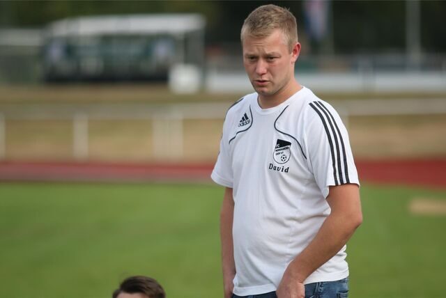 David Handrup blickt konzentriert drein.