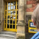 Nervös war Kerstin Wagner schon, als sie mit 100.000 Euro in bar durch Schwerte spazieren sollte. Die Überweisung von der Postbank zur Volksbank klappte nicht.