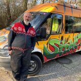Olaf Alitz hat aus dem Wald am Merkelheider Weg mit dem Verein Stadttiger einen Natur- und Abenteuerspielplatz gemacht. Nach drei Jahren muss alles wieder geräumt werden.