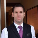 Dieses Bild wird es nicht mehr geben: Manuel Kraas vor seinem geöffneten Lokal an der Kaiserstraße.