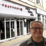 Markus Krems vor dem Ladenlokal an der Großen Geldstraße in Recklinghausen