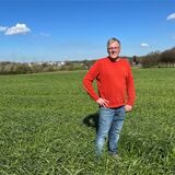 Landwirt Dirk Feldhaus aus Herten auf einem Maisfeld.