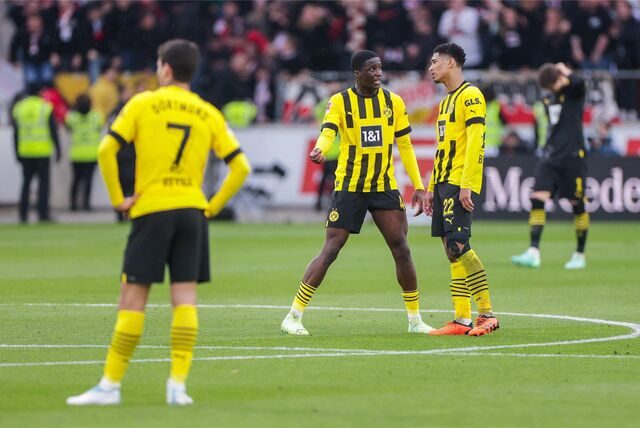 Soumaila Coulibaly im Gespräch mit Jude Bellingham.