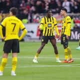 Soumaila Coulibaly im Gespräch mit Jude Bellingham.