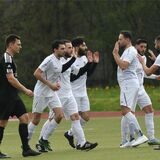 In dieser Szene feierten die Kreisliga-A-Fußballer von Eintracht Ickern (weiße Trikots) ihr 1:0 gegen die  SG Victoria/SF. Am Ende siegten sie mit 3:1.