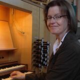 Kirchenmusikerin Martina Schlak an der neuen Orgel von St. Franziskus: Wird es einen Nachfolger der Organistin geben, die im Oktober in den Ruhestand geht?