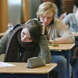 Die Schülerinnen und Schüler in NRW können offenbar ihre Abitur-Prüfungen am Donnerstag und Freitag ganz normal schreiben.