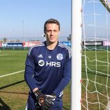 Alexander Schwolow ist sich sicher, dass er mit dem FC Schalke 04 nicht absteigen wird.