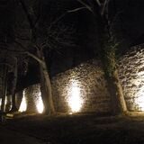 Die beleuchtete Recklinghäuser Stadtmauer bei Nacht