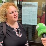 Carolin Golombeck protestierte mit anderen Müttern in der Sitzung des Kinder- und Jugendhilfeausschusses gegen den Kita-Notstand.