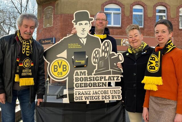 Die Aktiven des „Runden Tisch BVB und Borsigplatz e.V.“: Franz-Josef Ingenmey vom Freundeskreis Hoeschpark, Annette Kritzler von den Borsigplatz VerFührungen, Karsten Haug, Gemeindereferent der Dreifaltigkeitskirche und Isolde Parussel, Leiterin des Hoesch-Museum (v. l.)