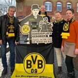 Die Aktiven des „Runden Tisch BVB und Borsigplatz e.V.“: Franz-Josef Ingenmey vom Freundeskreis Hoeschpark, Annette Kritzler von den Borsigplatz VerFührungen, Karsten Haug, Gemeindereferent der Dreifaltigkeitskirche und Isolde Parussel, Leiterin des Hoesch-Museum (v. l.)