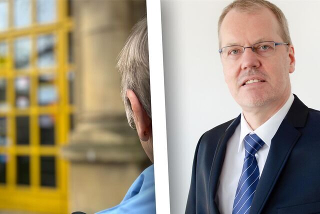 Schwerterin Kerstin Wagner steht vor der Post, rechts im Bild ist der Schwerter Rechtsanwalt Volker Grothstück zu sehen.