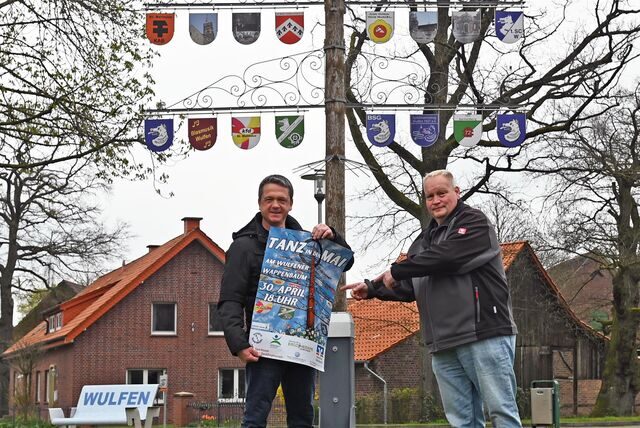 Reiner Schulze-Tenberge (1. Vorsitzender) und Thorsten Schadwinkel (erweiterter Vorstand) planen zusammen mit dem Planungsteam das anstehende Maifest