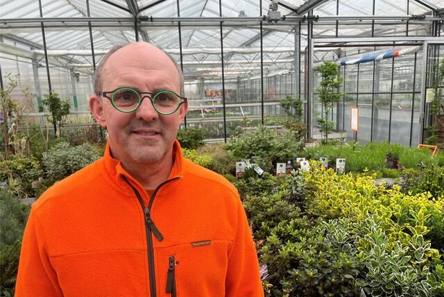 Gärtnermeister Ulf Drippe führt seine Gärtnerei an der Herner Straße in dritter Generation.
