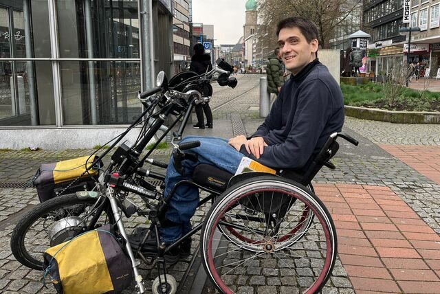 Peter Fricke von der Initiative „Aufbruch Fahrrad Dortmund“ auf der Kampstraße